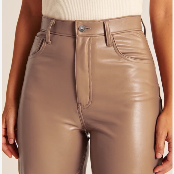 Women's Curve Love Vegan Leather 90s Straight Pants - Picture 3 of 6